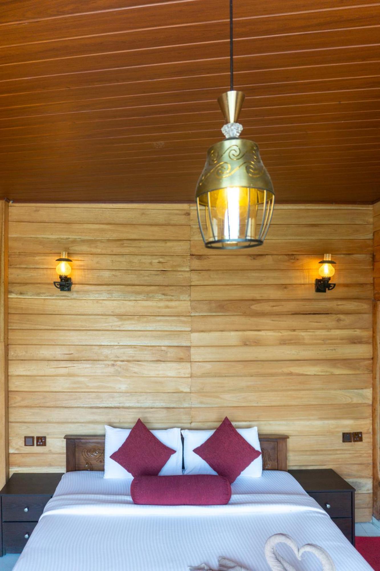 Refresh Inn Ела Екстериор снимка