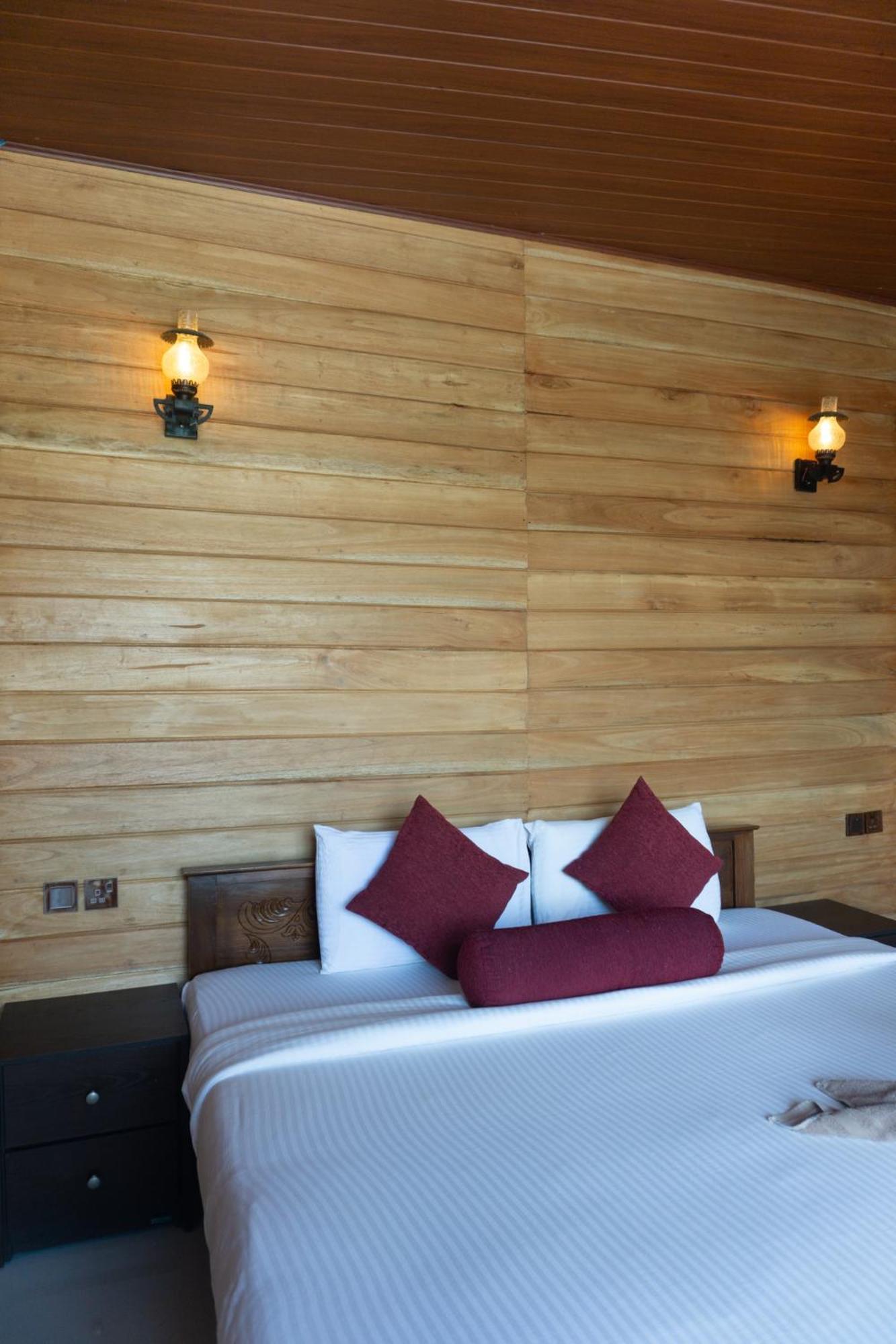 Refresh Inn Ела Екстериор снимка