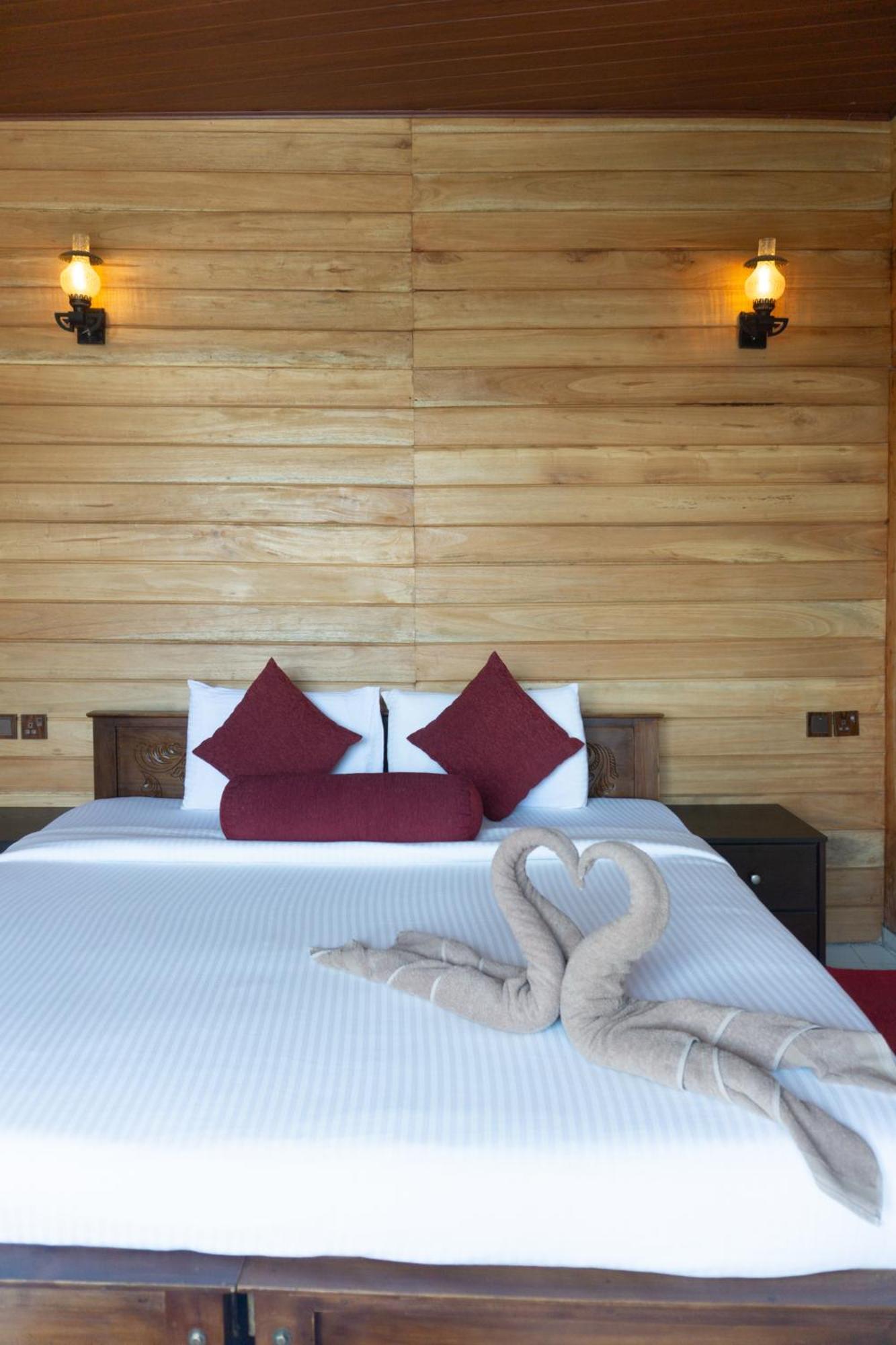 Refresh Inn Ела Екстериор снимка