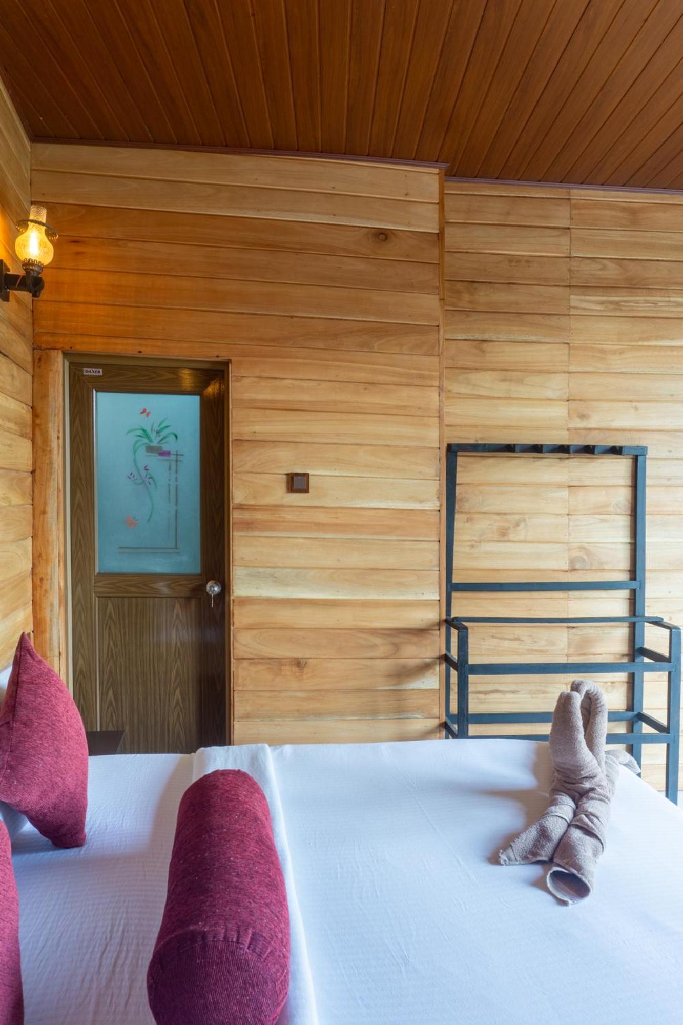 Refresh Inn Ела Екстериор снимка