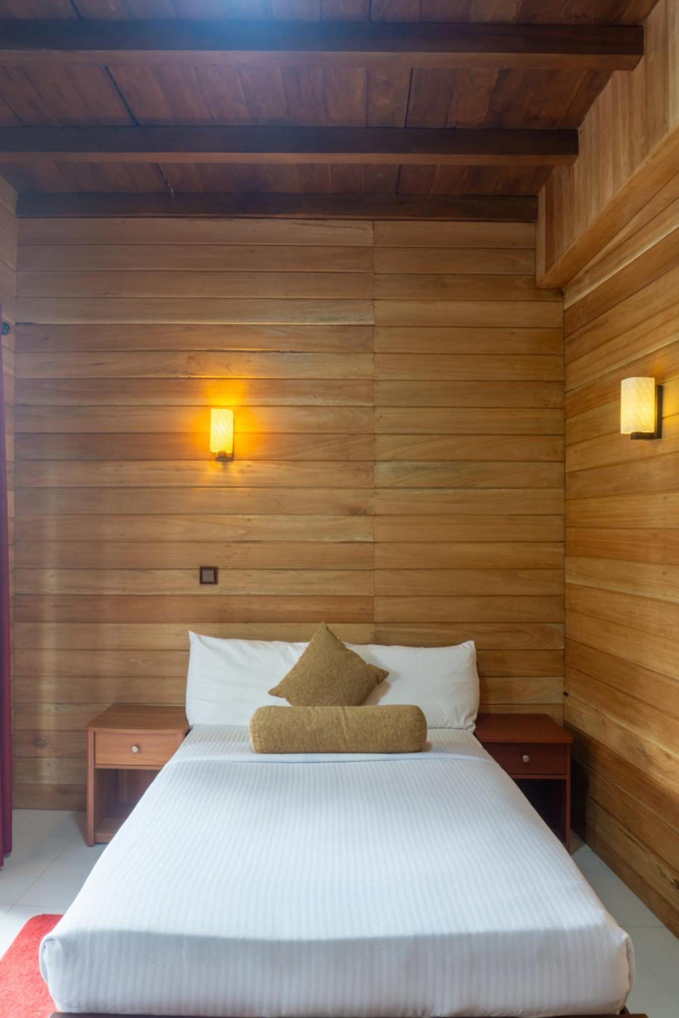 Refresh Inn Ела Екстериор снимка